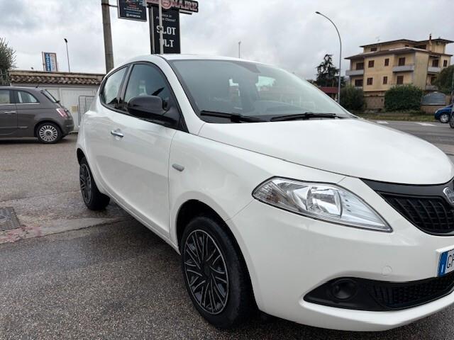 Lancia Ypsilon 1.0 FireFly 5 porte S&S Hybrid Alberta Ferretti
