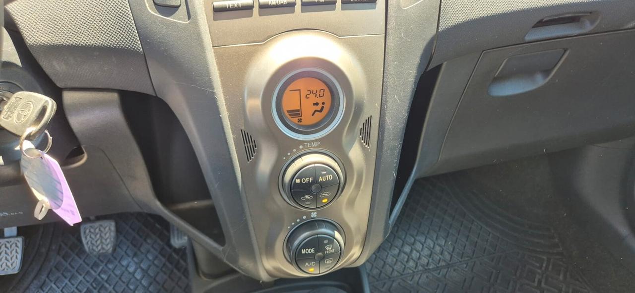 Toyota Yaris 1.0 5 porte Sol-2011-E5 -Ok neopatentati