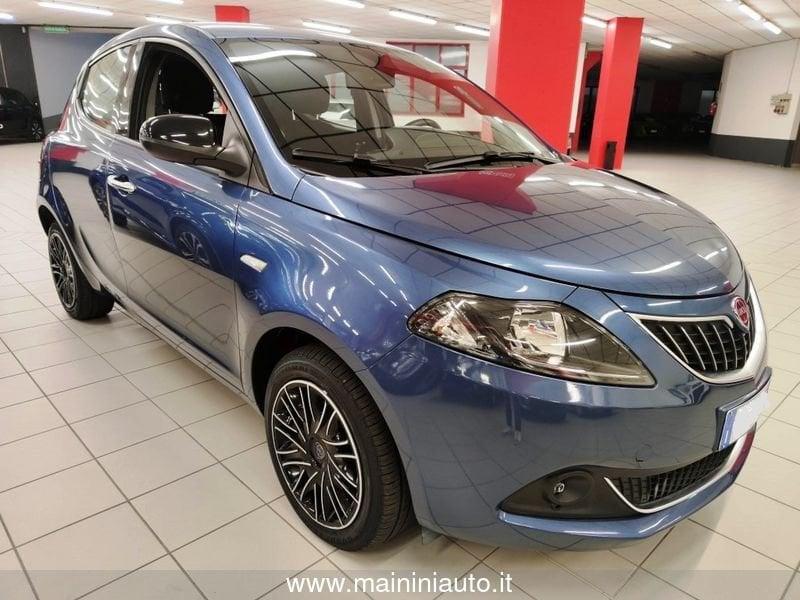 Lancia Ypsilon 1.0 70cv Hybrid 5p Gold + Car Play