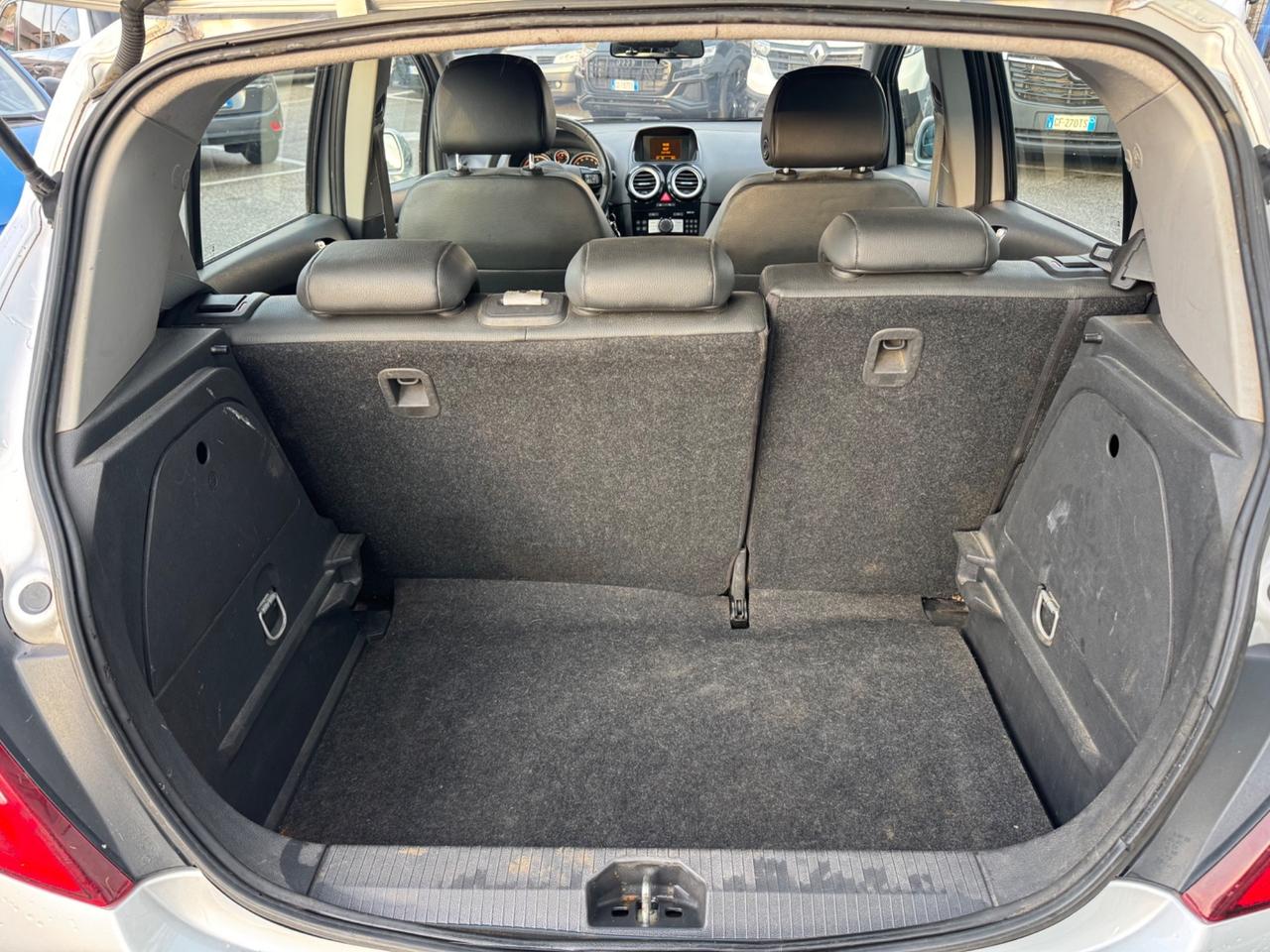 Opel Corsa 1.4 16V 5 porte Cosmo