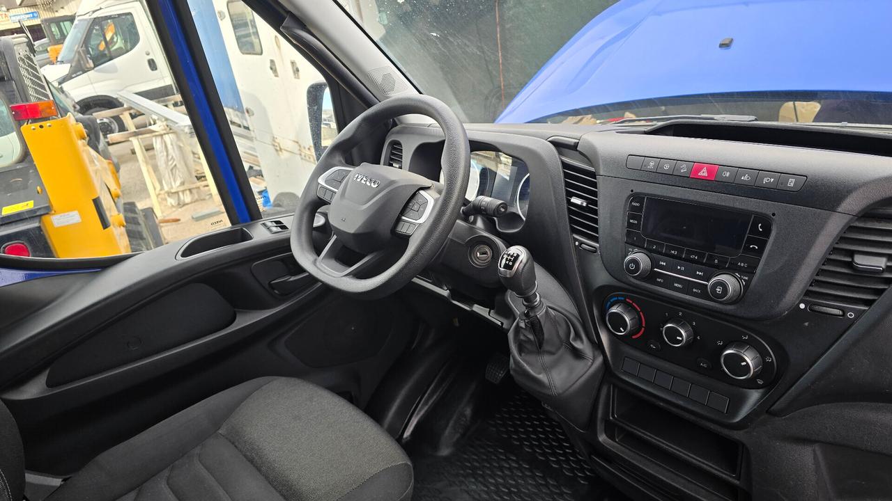 Iveco Daily 35c16 3.0 cab. pedana-porta laterale-cassone 435x218