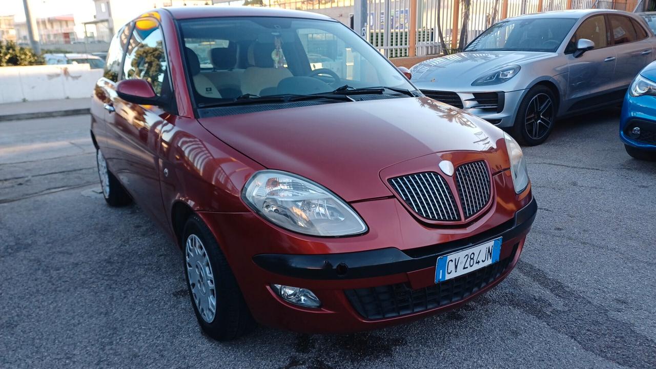 Lancia Ypsilon 1.2 16V Oro