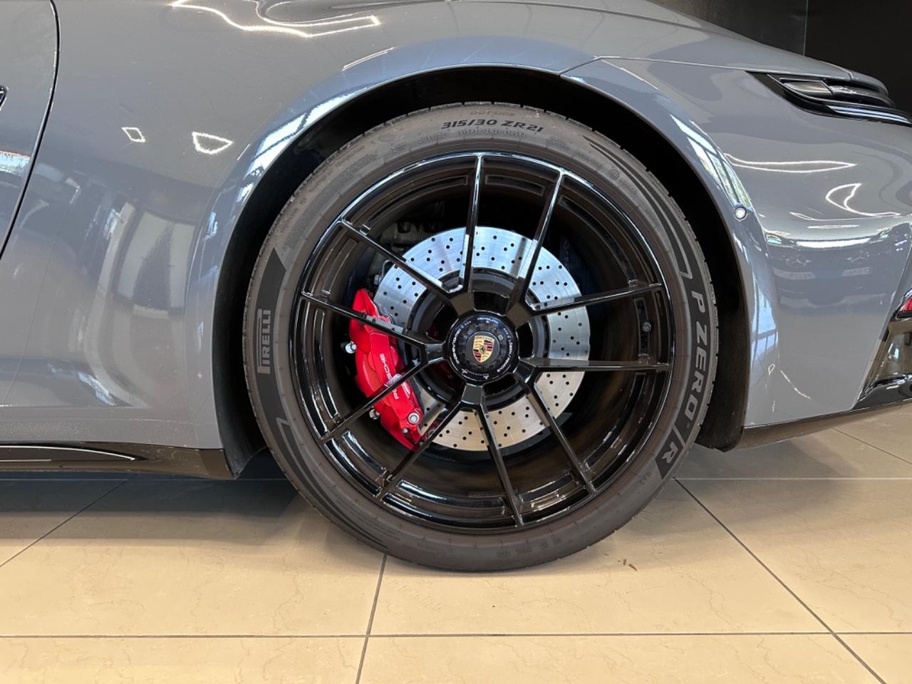 Porsche 911 Coupe 3.6 Carrera 4 GTS auto