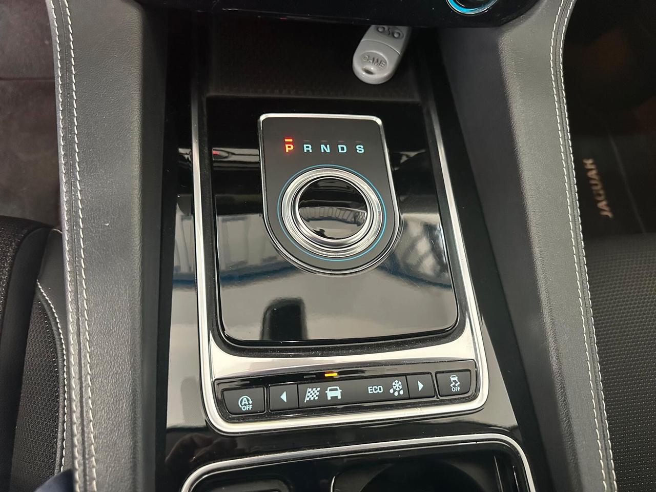 Jaguar F-Pace 2.0 D 180 CV AWD aut. R-Sport