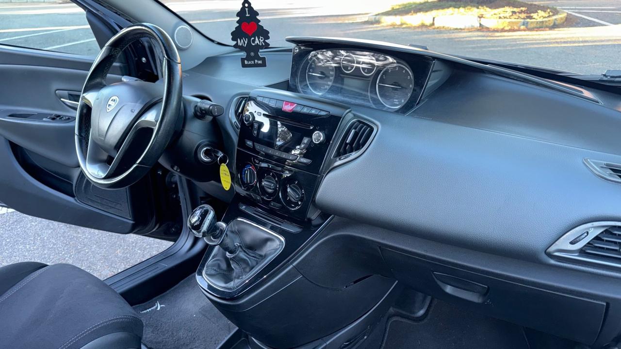 Lancia Ypsilon 1.2 69 CV 5 porte Gold