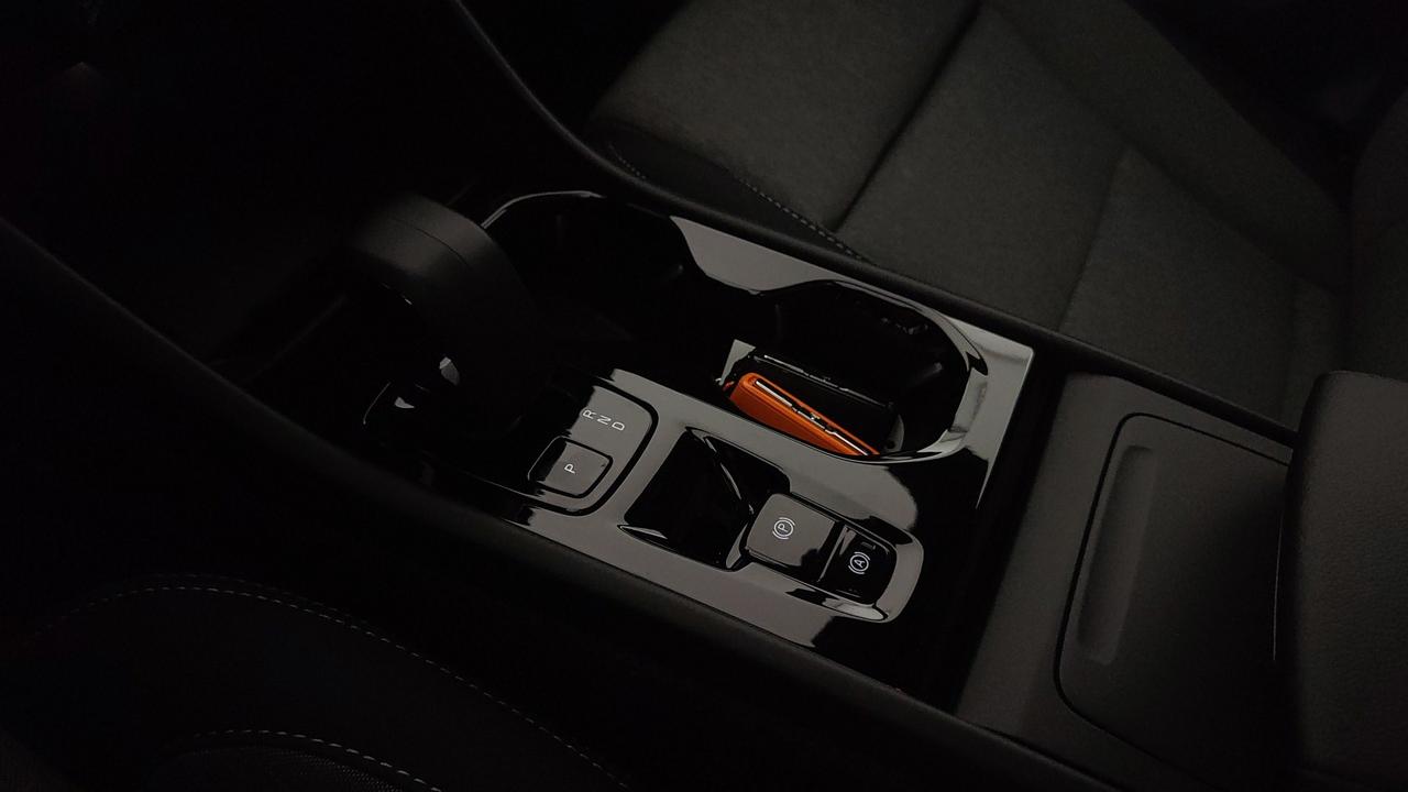 VOLVO XC40 2.0 b3 Plus Black Edition auto