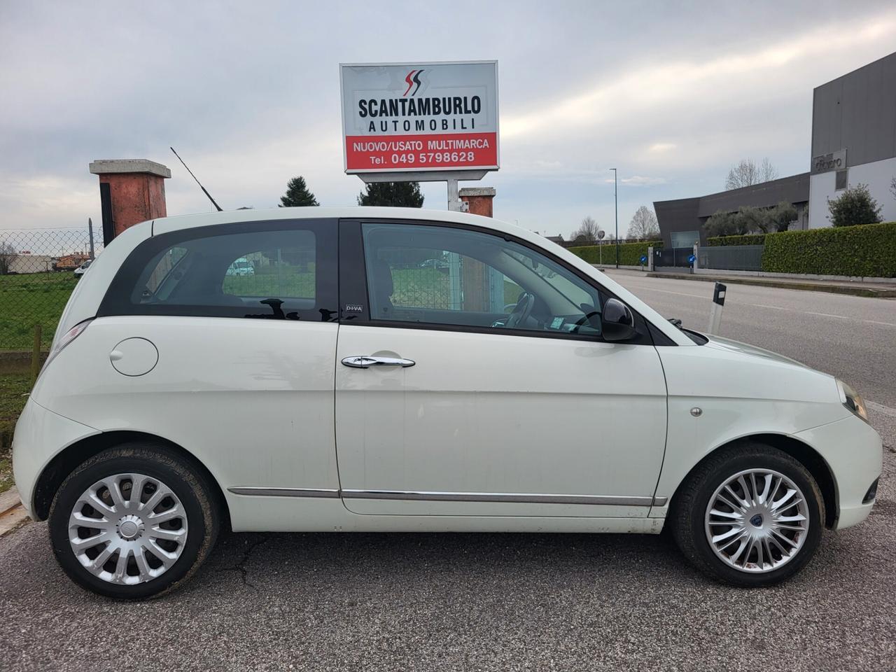 Lancia Ypsilon 1.3 MJT 75 CV Diva