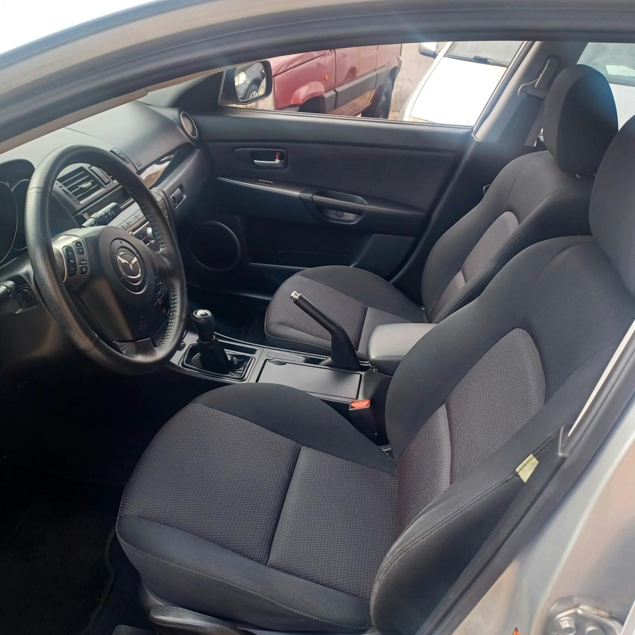 110.118 MAZDA 3 SEMBRA NUOVA OK NEOPATENTATI