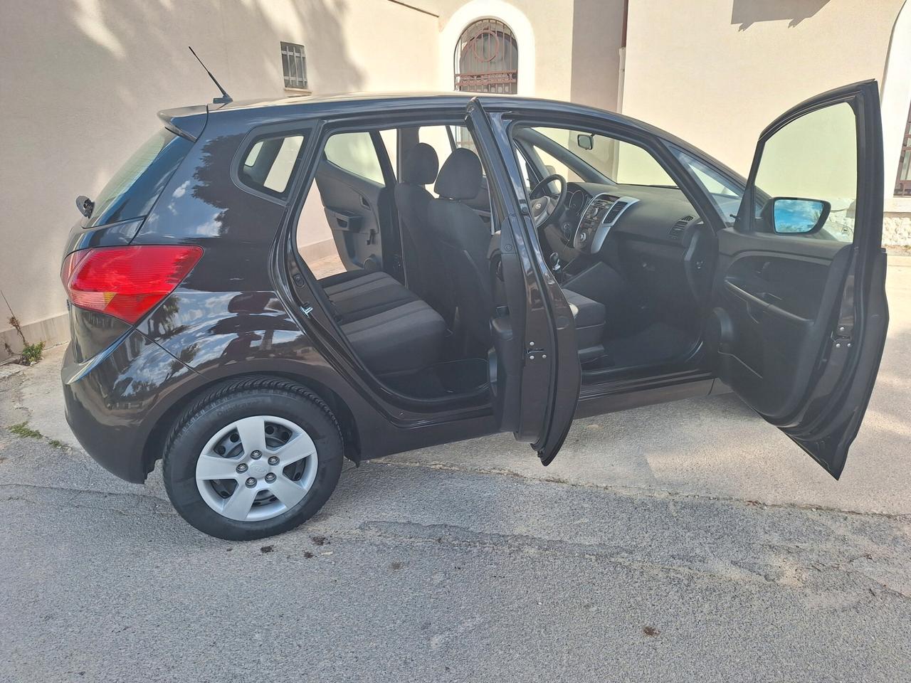 Kia Venga 1.4 crdi ( diesel) PERFETTA 2010