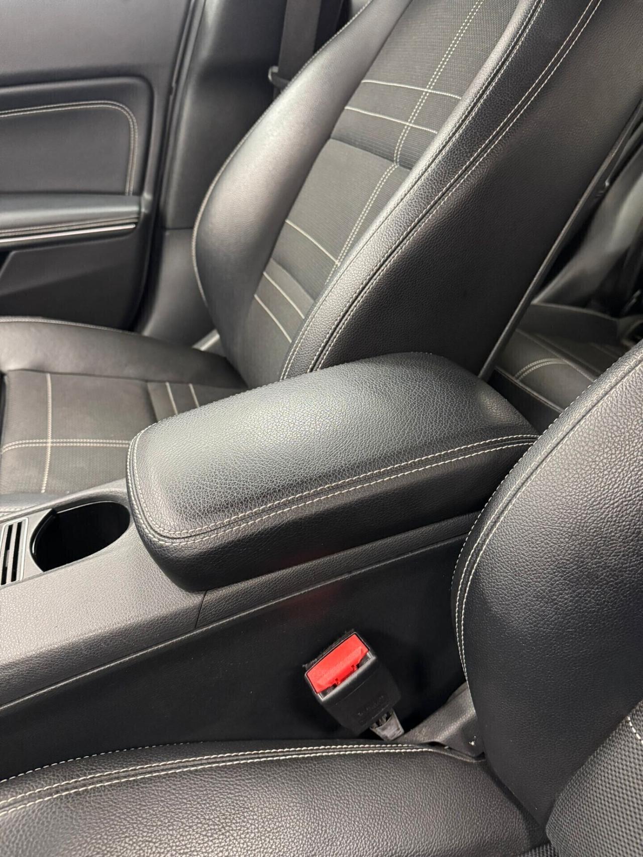 MERCEDES-BENZ GLA 200 D AUTOMATC PREMIUM