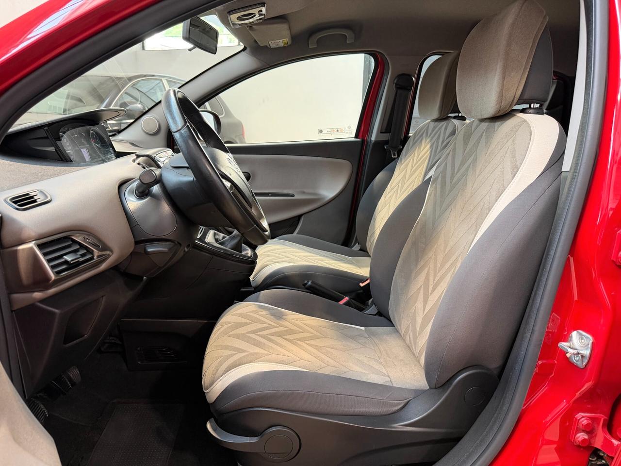 Lancia Ypsilon 1.2 Platinum UNICOPROPRIETARIO-NEOPATENTATI