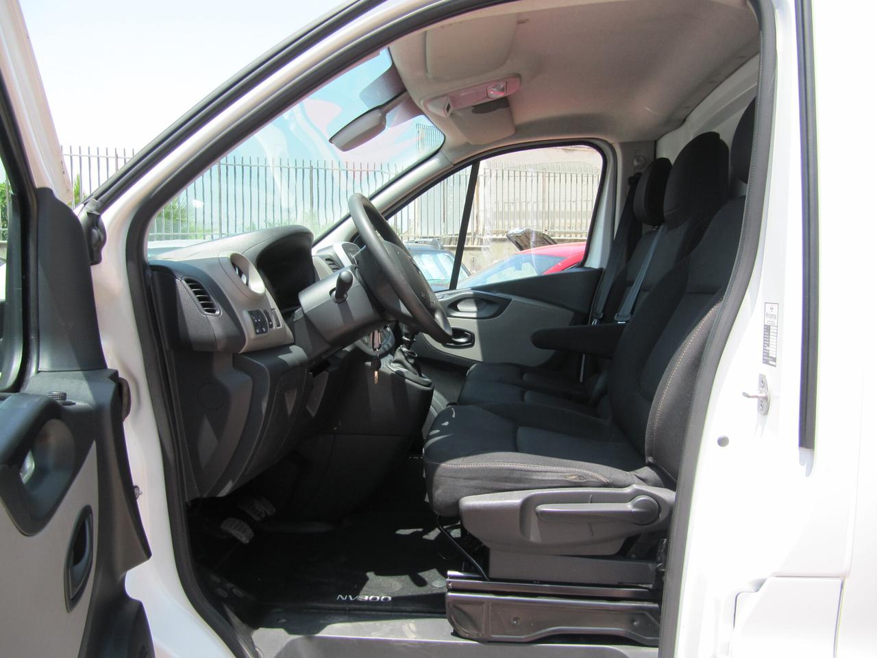 NISSAN NV300