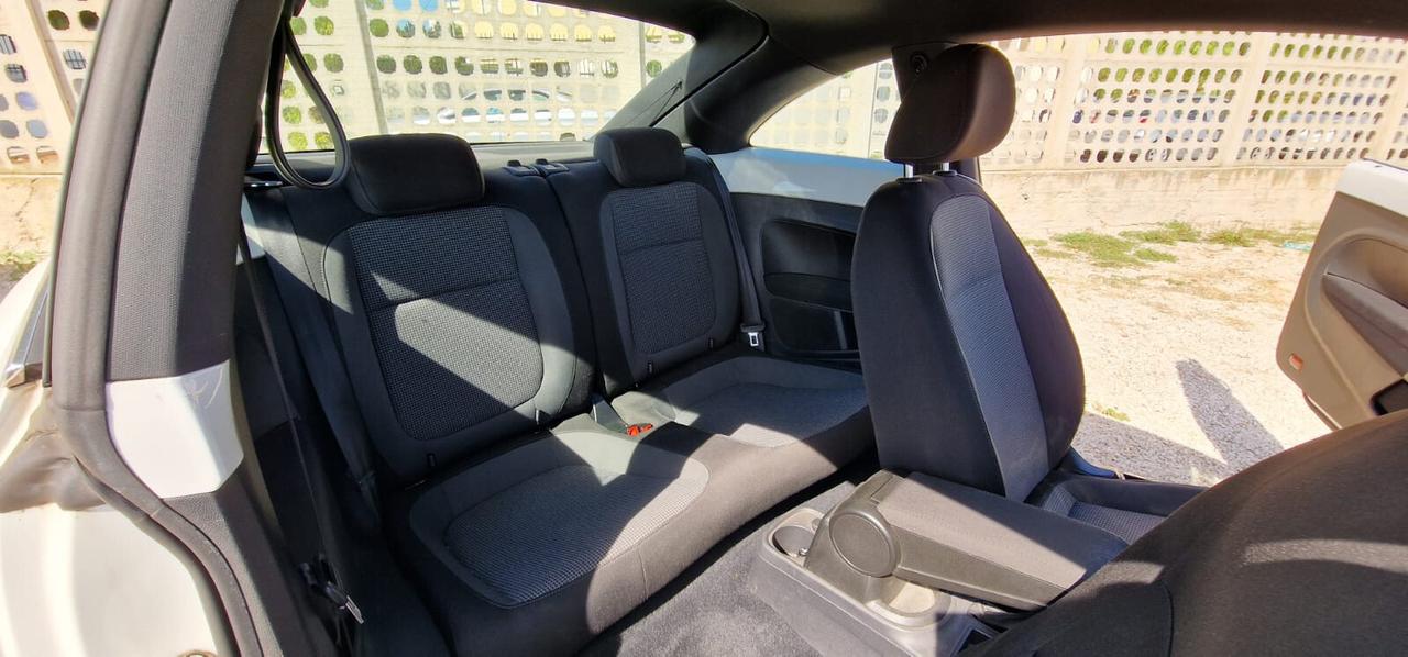 Volkswagen Maggiolino 1.6 TDI Design 2012