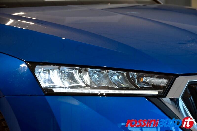 SKODA OCTAVIA WAGON 2.0 TDI 150 CV DSG STYLE + R'17 BI-COLOR V