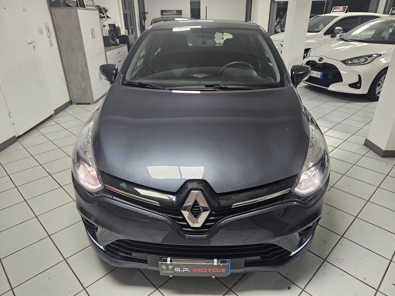 Renault Clio TCe 12V 75 CV 5 porte Moschino Intens