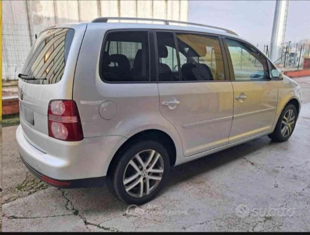 VOLKSWAGEN Touran 2.0 16V TDI Highline 7 porte
