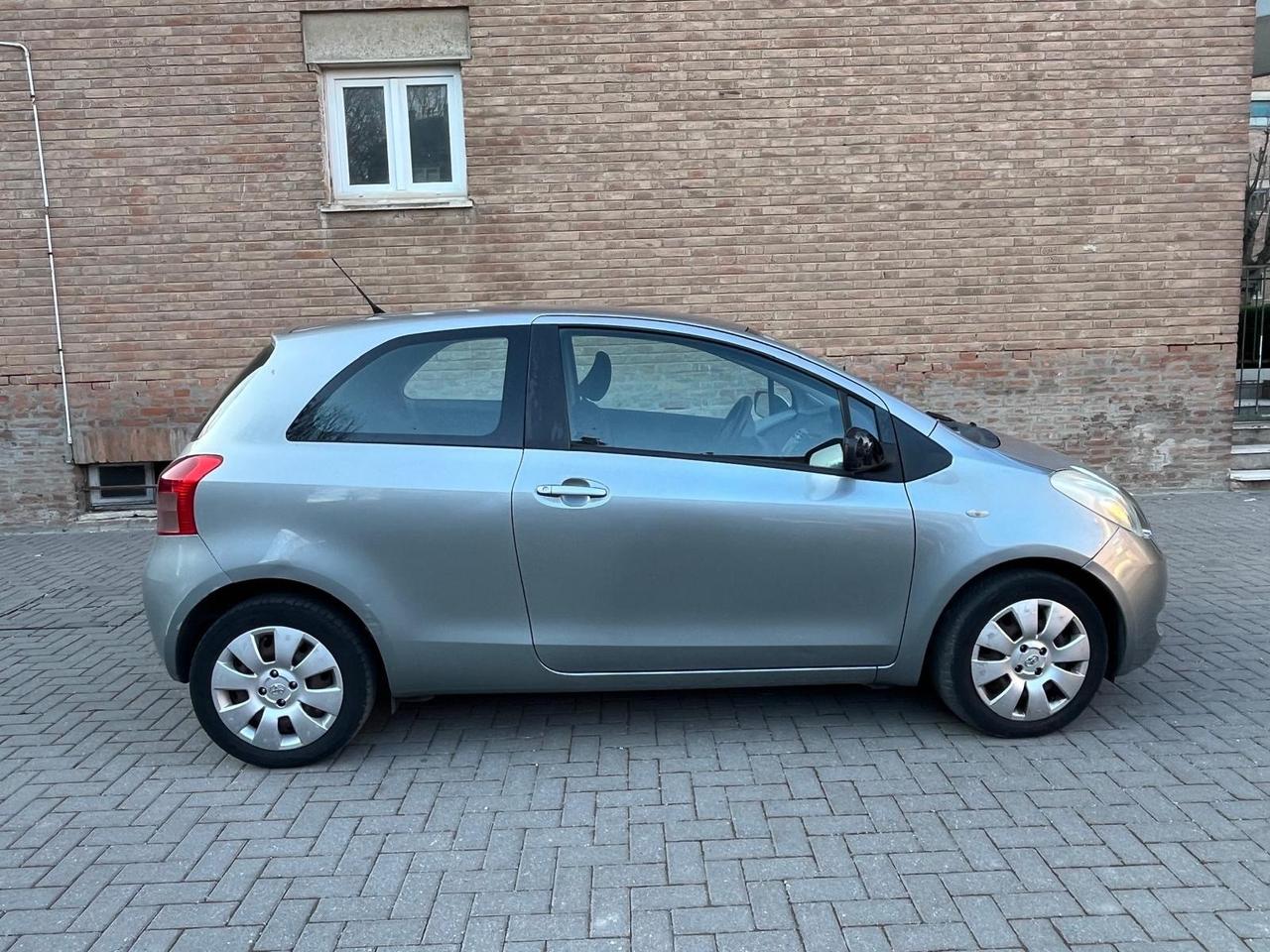 Toyota Yaris 1.0 3 porte