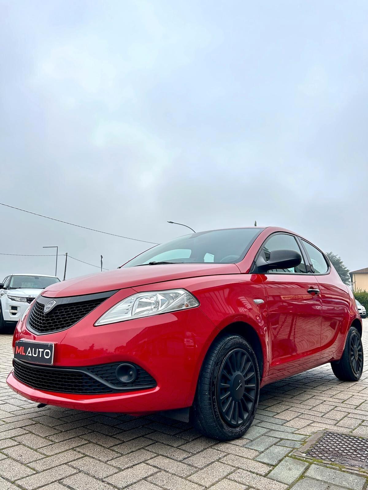 Lancia Ypsilon 1.0 FireFly 5 porte S&S Hybrid Ecochic Silver - ok neop.