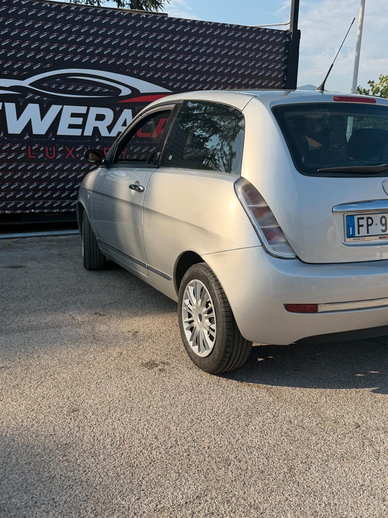 Lancia Ypsilon 1.3 MJT 75 CV Argento