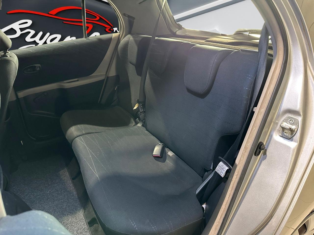 Toyota Yaris 1.0 5 porte Sol