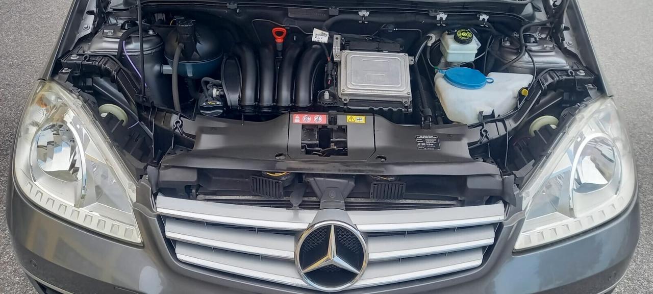 Mercedes-Benz Classe A 160 Benzina Allestimento Elegance cc. 1.5 CV. 95 Cambio Automatico 5 Porte 5 Posti Euro 5 SOLO 74.800 KM. Utilizzabile anche per i Neopatentati.