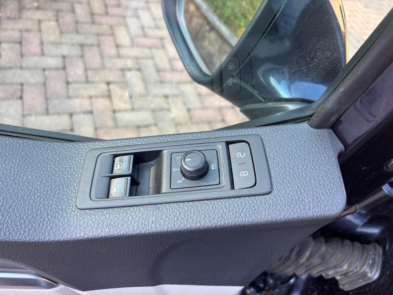 Volkswagen Caravelle 2.0 TDI 204CV DSG 4 Motion 8 Posti