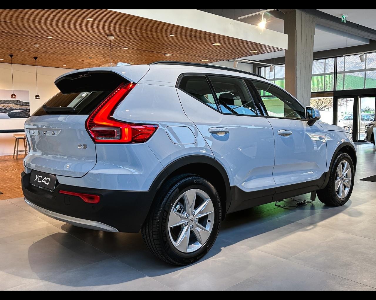 VOLVO XC40 Essential B3 AUT