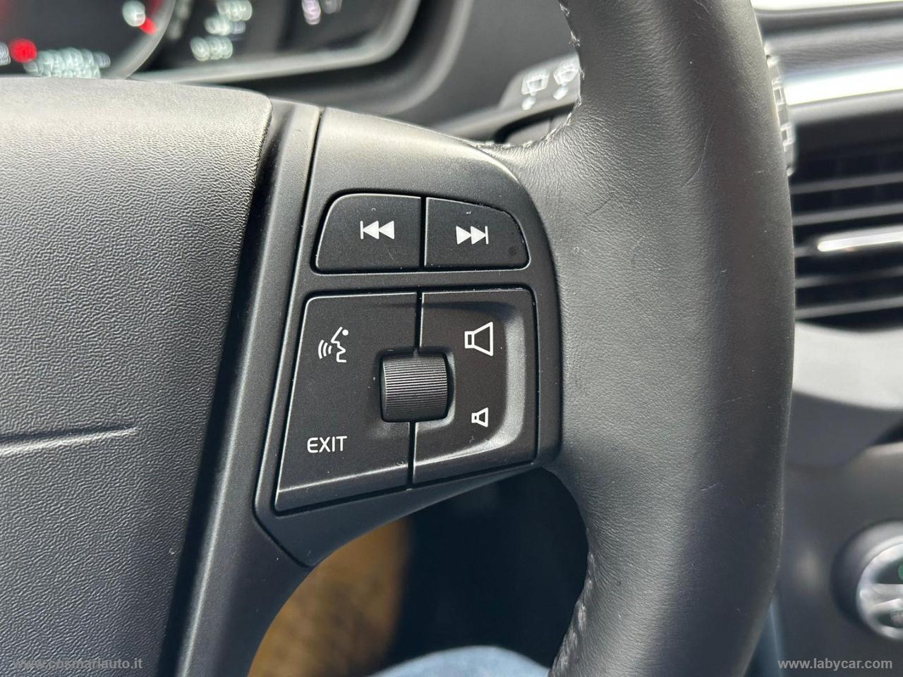 VOLVO V40 Cross Country D2 1.6 P.sh. Momentum