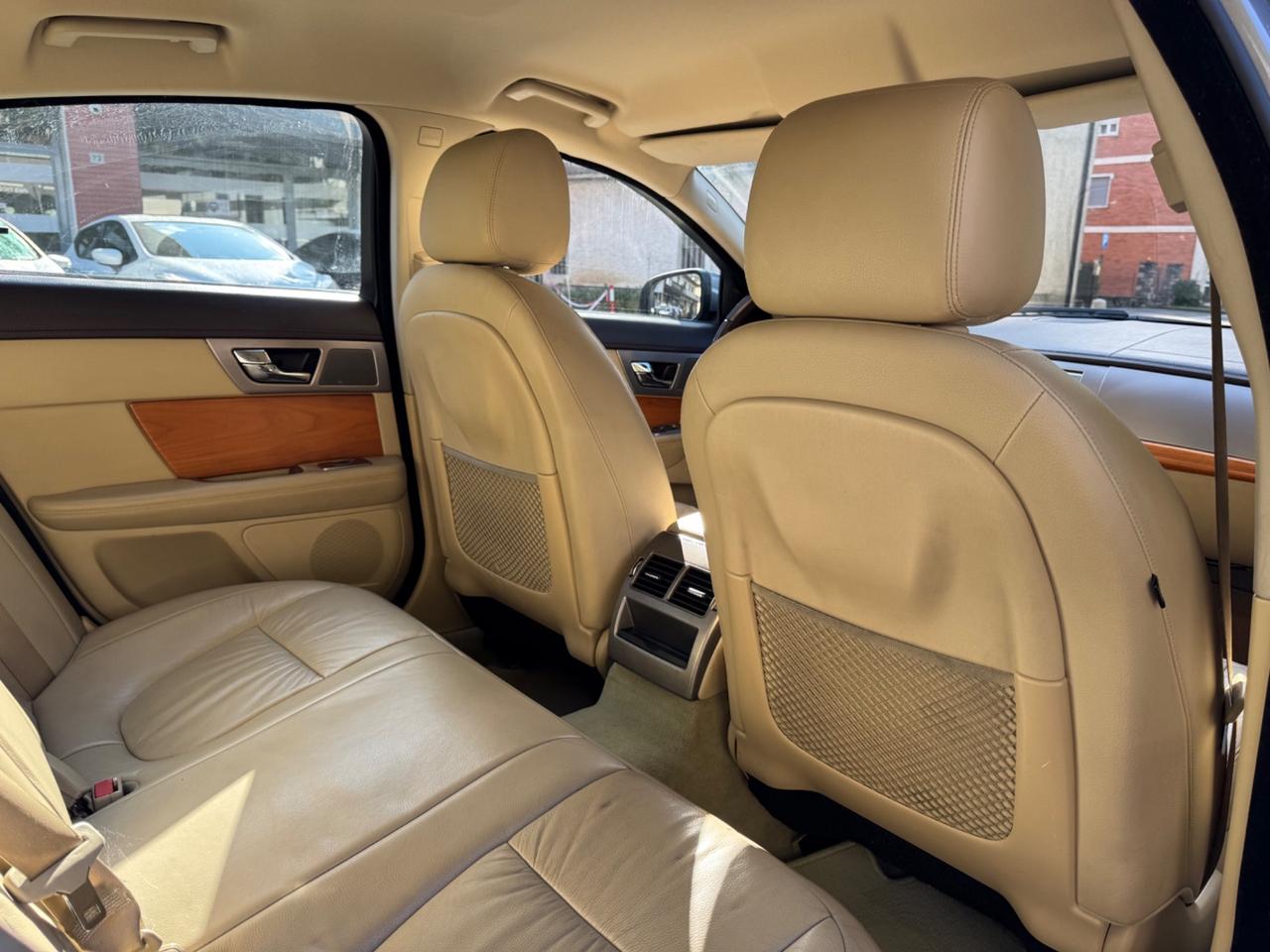 Jaguar XF 2.7D V6 Premium Luxury