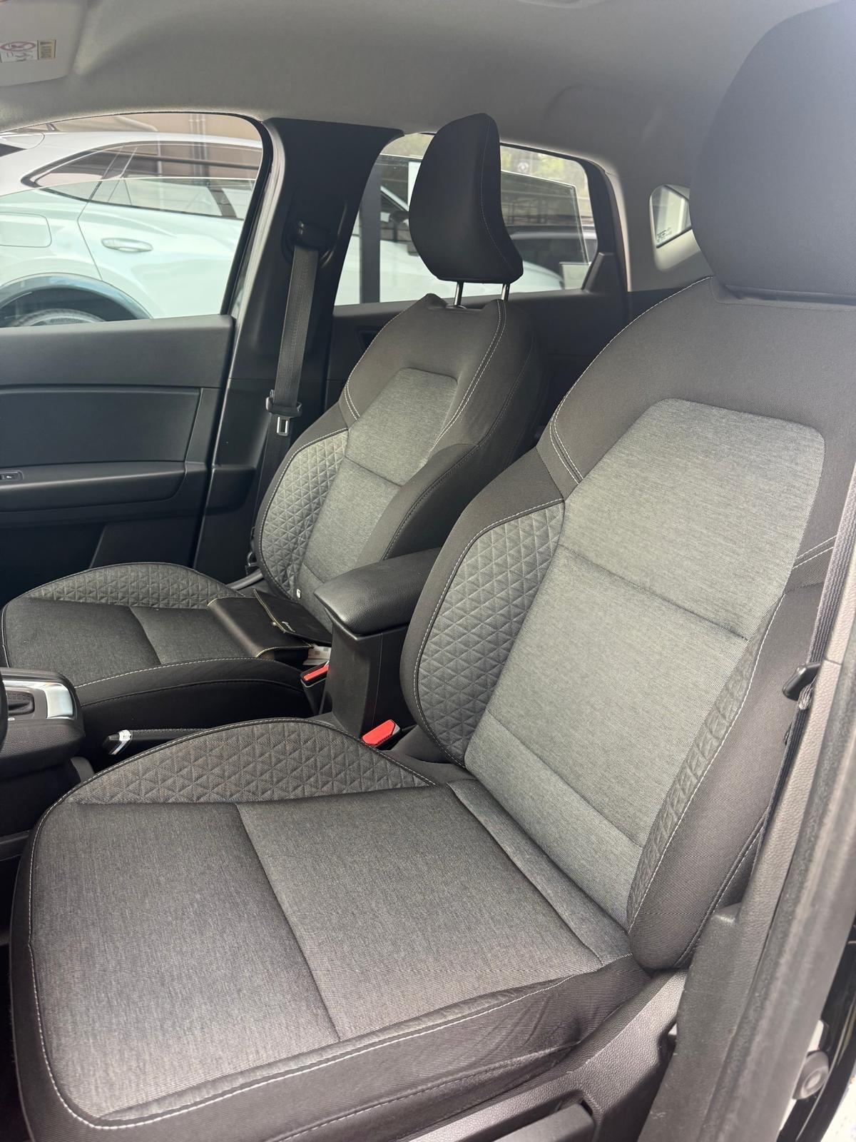 Renault Captur Mild Hybrid 140 CV Intens