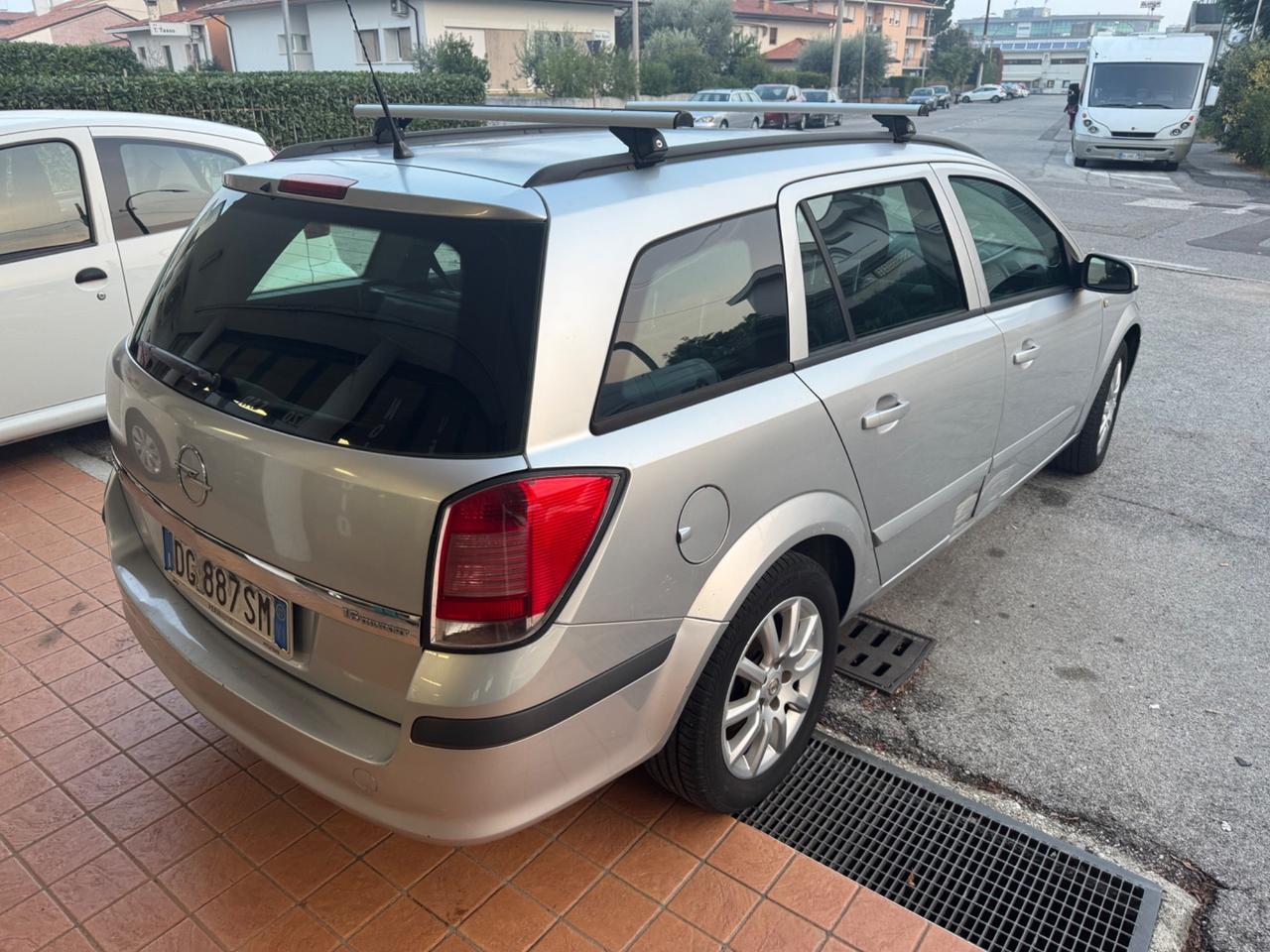 Opel Astra 1.4 16V Twinport 5 porte Enjoy