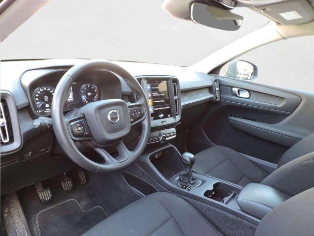 VOLVO XC40 T2 MOMENTUM CORE MANUALE