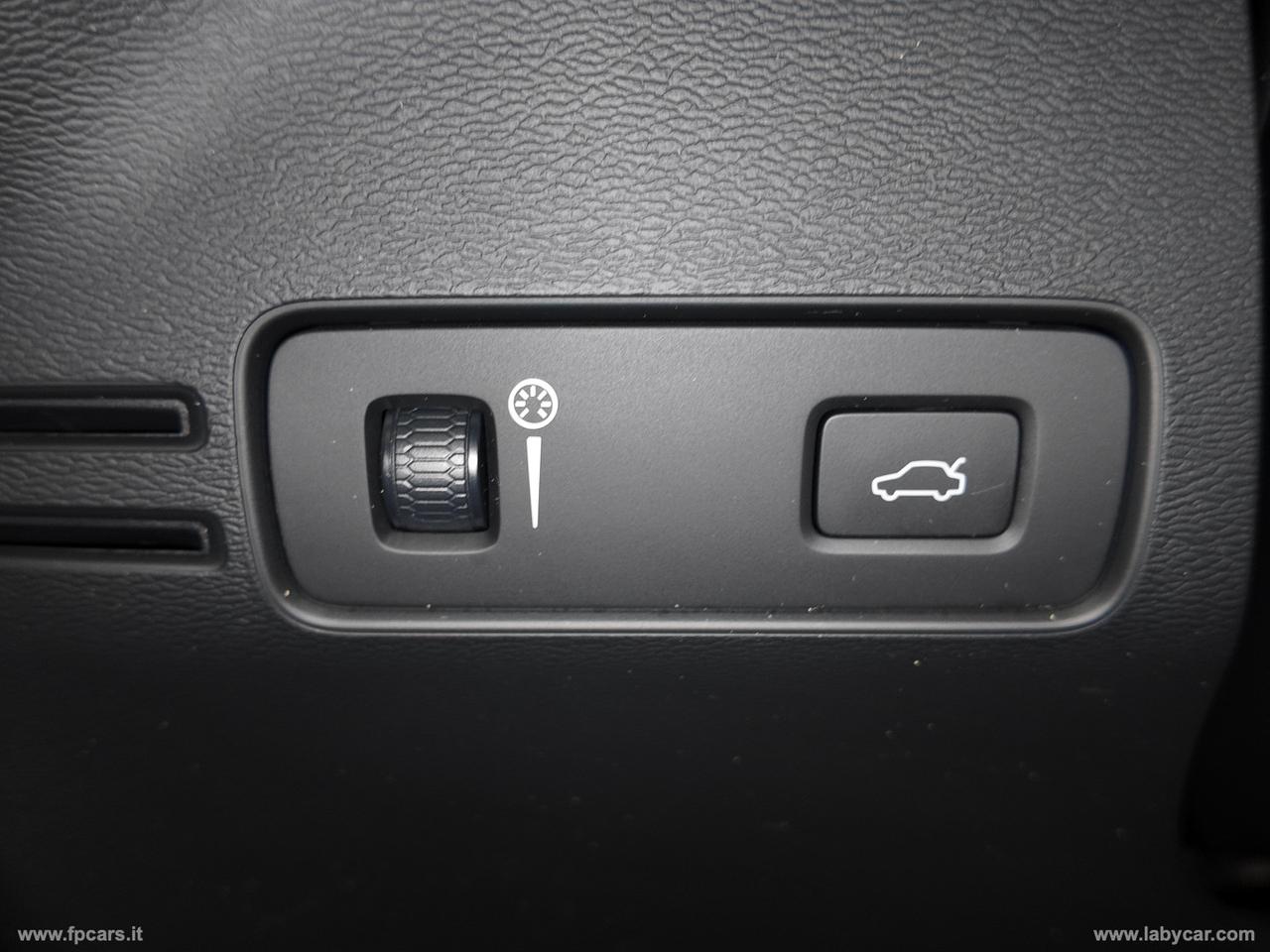 VOLVO XC40 D3 Geartronic Momentum Pro N1