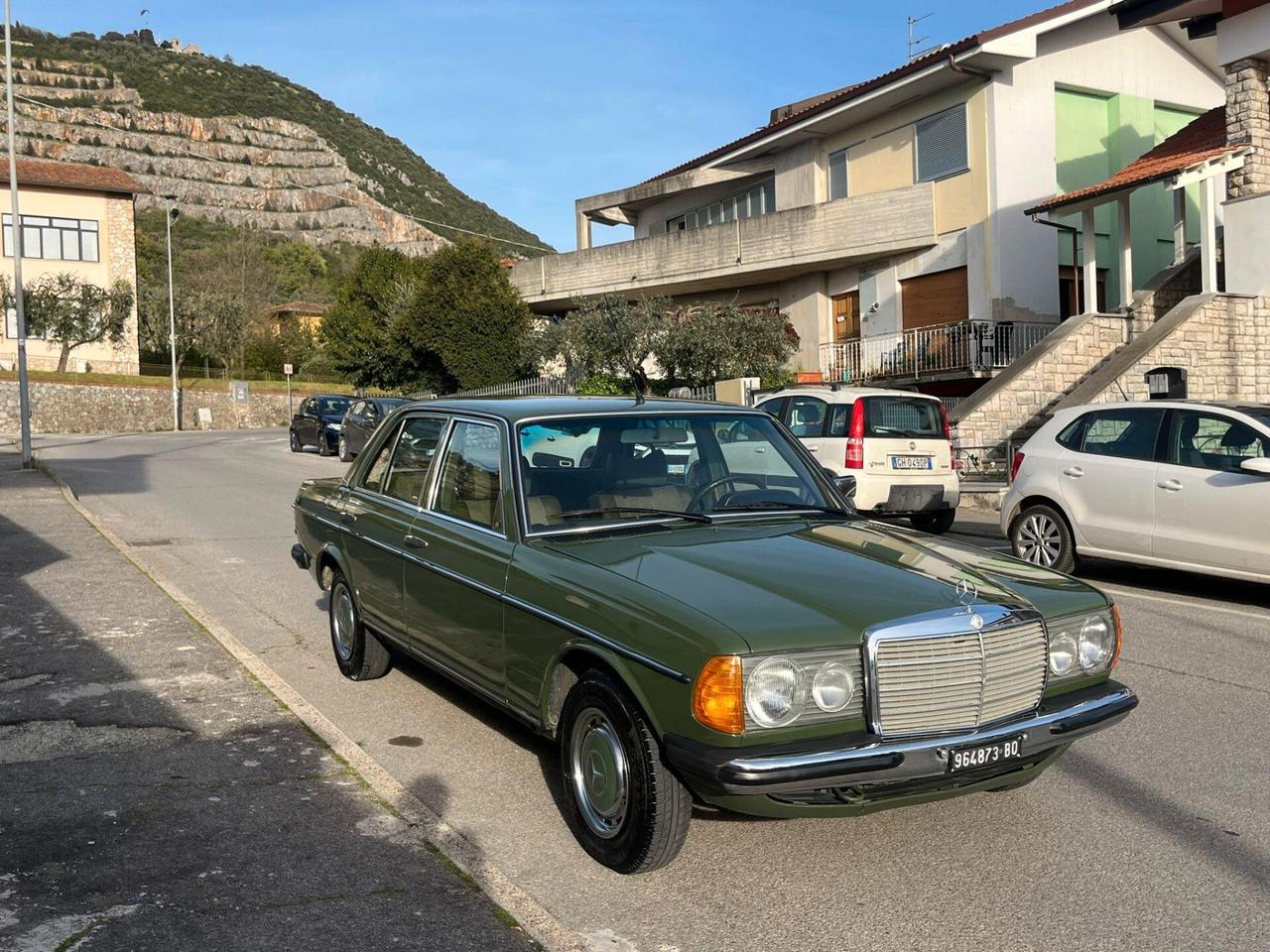 Mercedes-benz 200 w 123