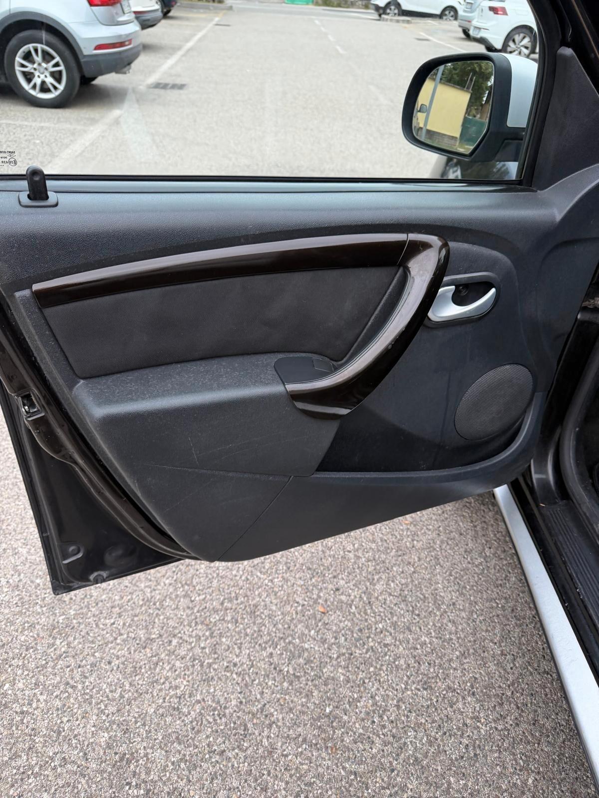 Dacia Duster 1.6 - NEOPATENTATI - 12 MESI DI GARANZIA -