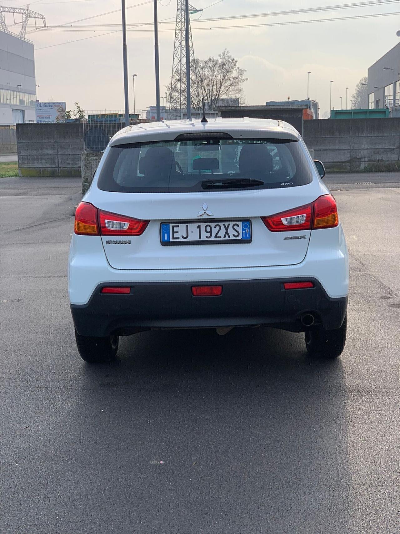 Mitsubishi Outlander 2.2 DI-D TC-SST Intense DPF