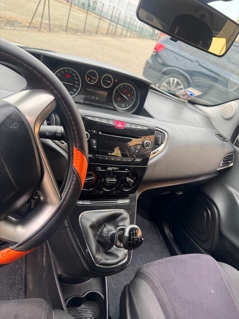 Lancia Ypsilon 0.9 TwinAir 84 CV Metano 2014 NEOPATENTATI