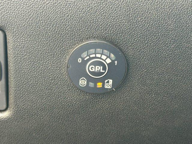 PEUGEOT 208 1.2 GPL PureTech 82 5p. Allure