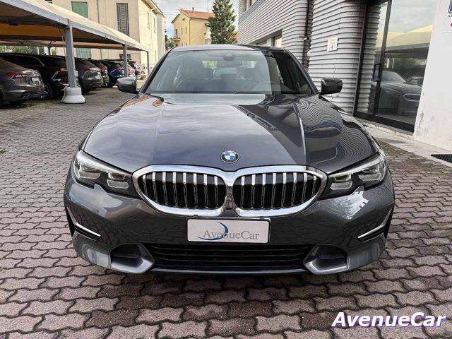BMW 330 i xdrive Luxury BERLINA CILINDRATA 2.000