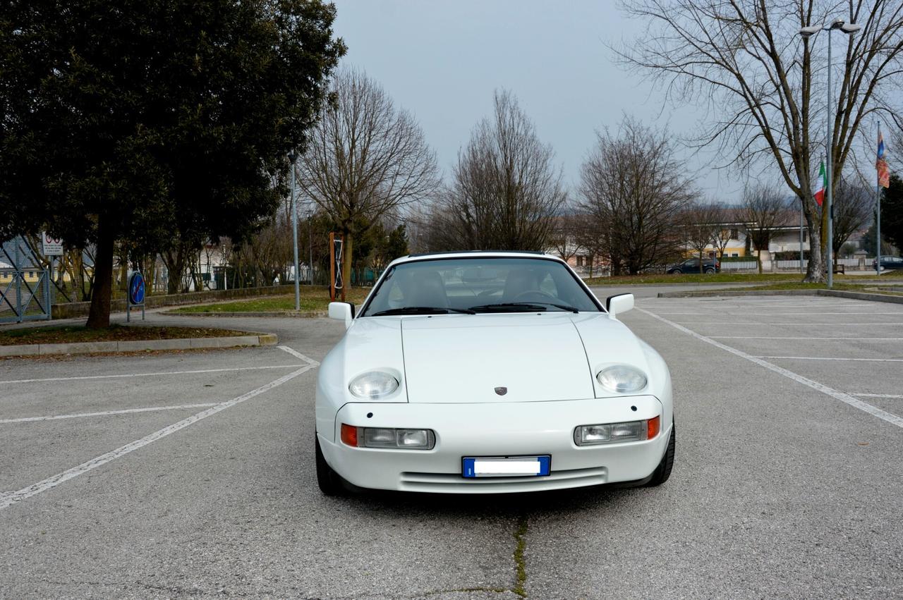 Porsche 928 S4