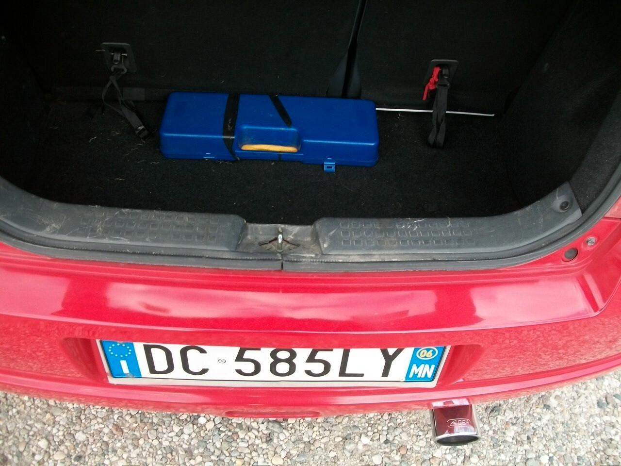 Suzuki Swift 1.3 5p. GLX KM 200.300 CC 1328 BENZINA EURO 04 REVISIONE SCADE 30/06/2026 BOLLATA 30/06/2026 SI NEOPATENTATI UNICO PROPRIETARIO GIA FATTA LA FRISIONE GOMMATA 95/100 GARANZIA UN ANNOCOME NUOVA