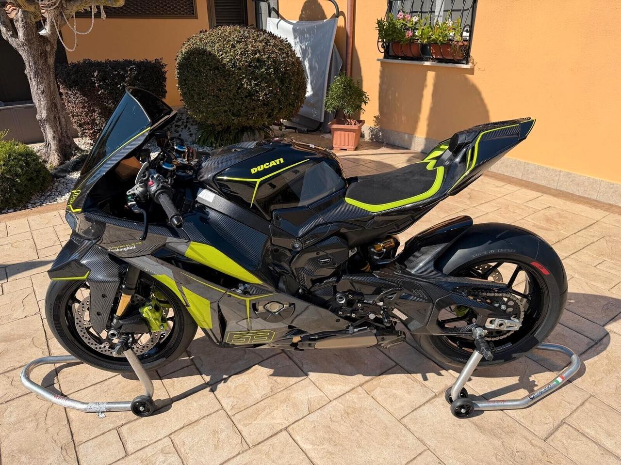 Ducati Panigale V4 Lamborghini 1 OF 630