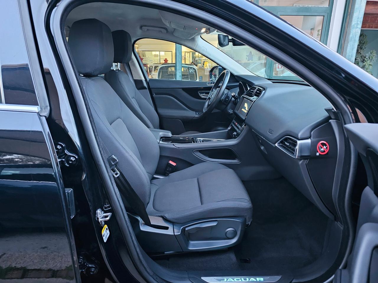 Jaguar F-Pace 2.0 D 240 CV AWD aut. Pure