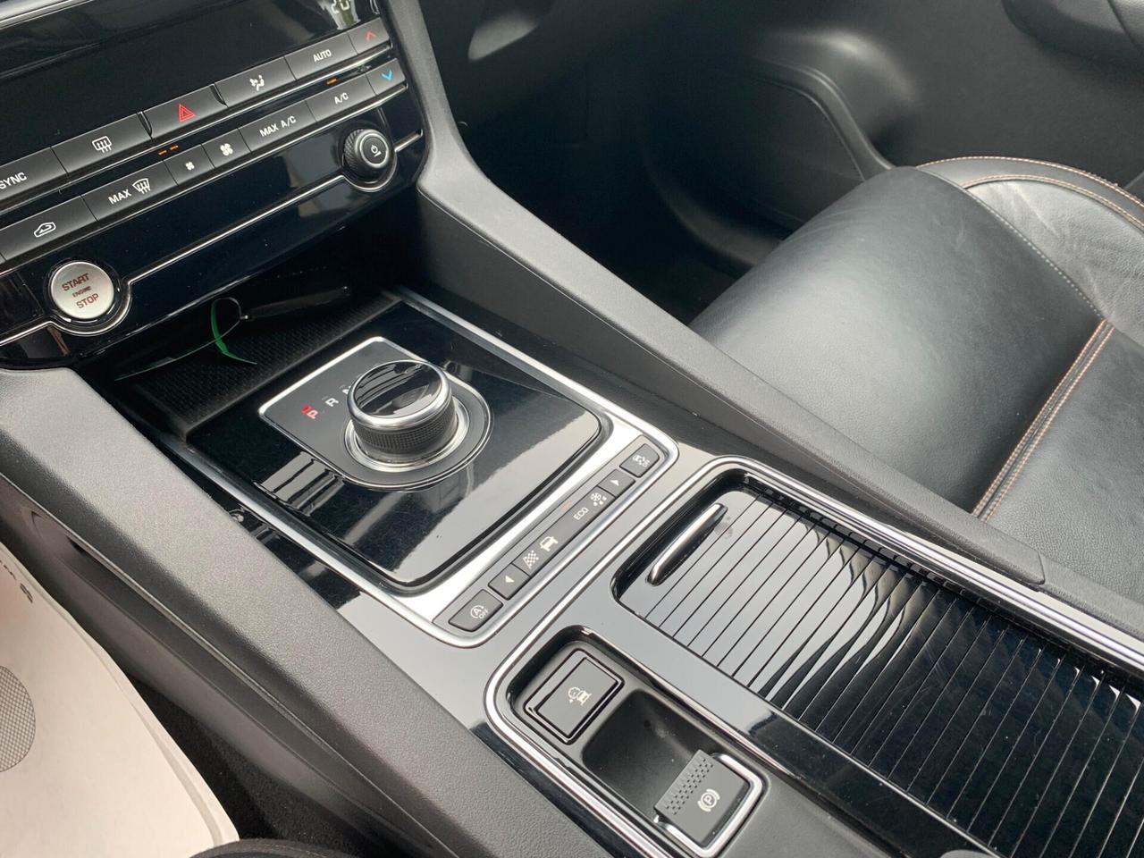 Jaguar F-Pace 2.0 D 240 CV AWD aut. Prestige