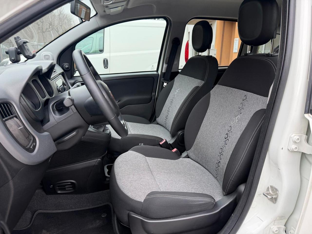 Fiat Panda 1.2 Lounge 5 POSTI NEOPATENTATI