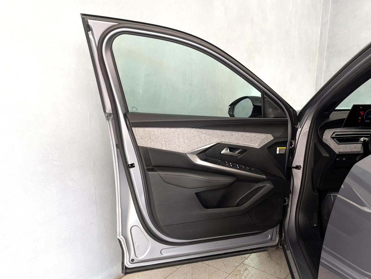 Peugeot 3008 1.2 Hybrid 145cv e-dcs6 Allure