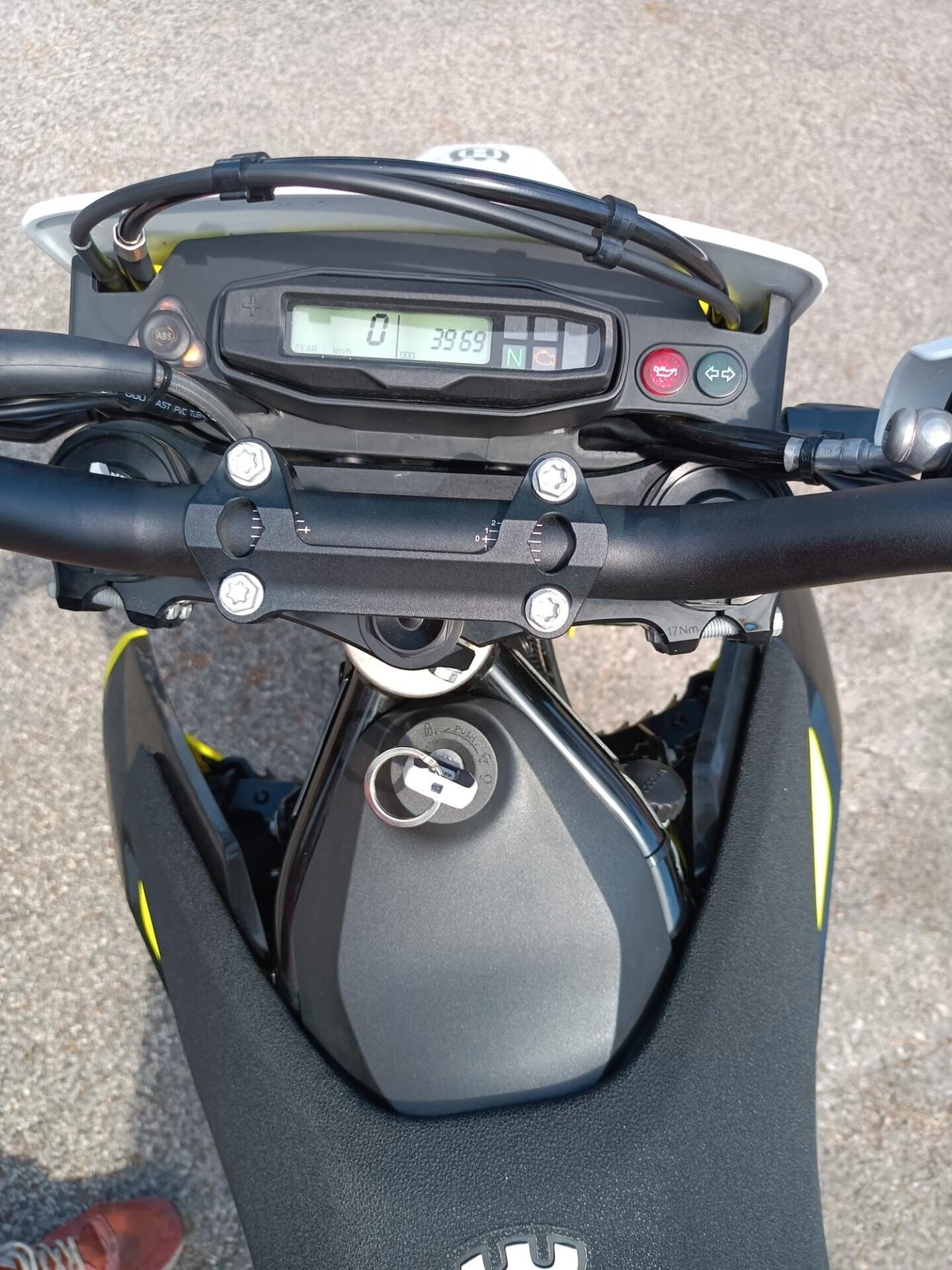 Husqvarna 701 Supermoto