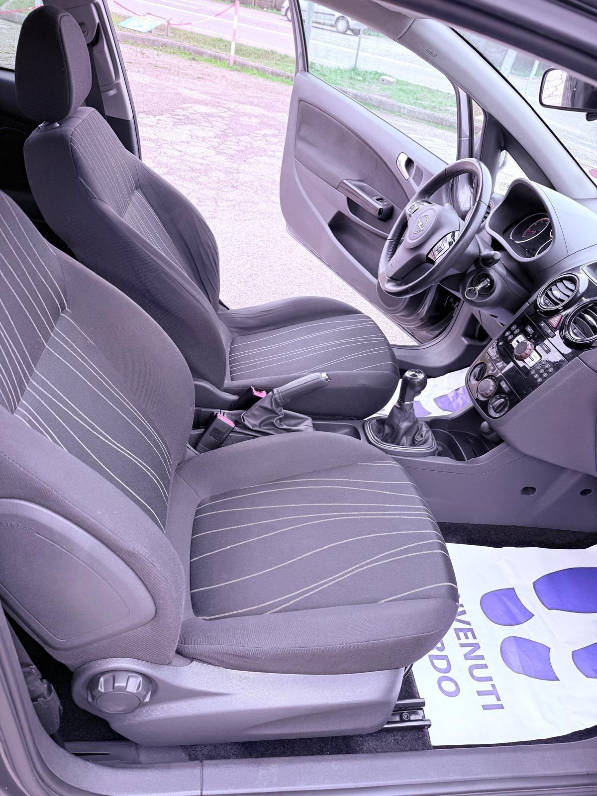 Opel Corsa 1.2 3 porte Club Ok neopatentati