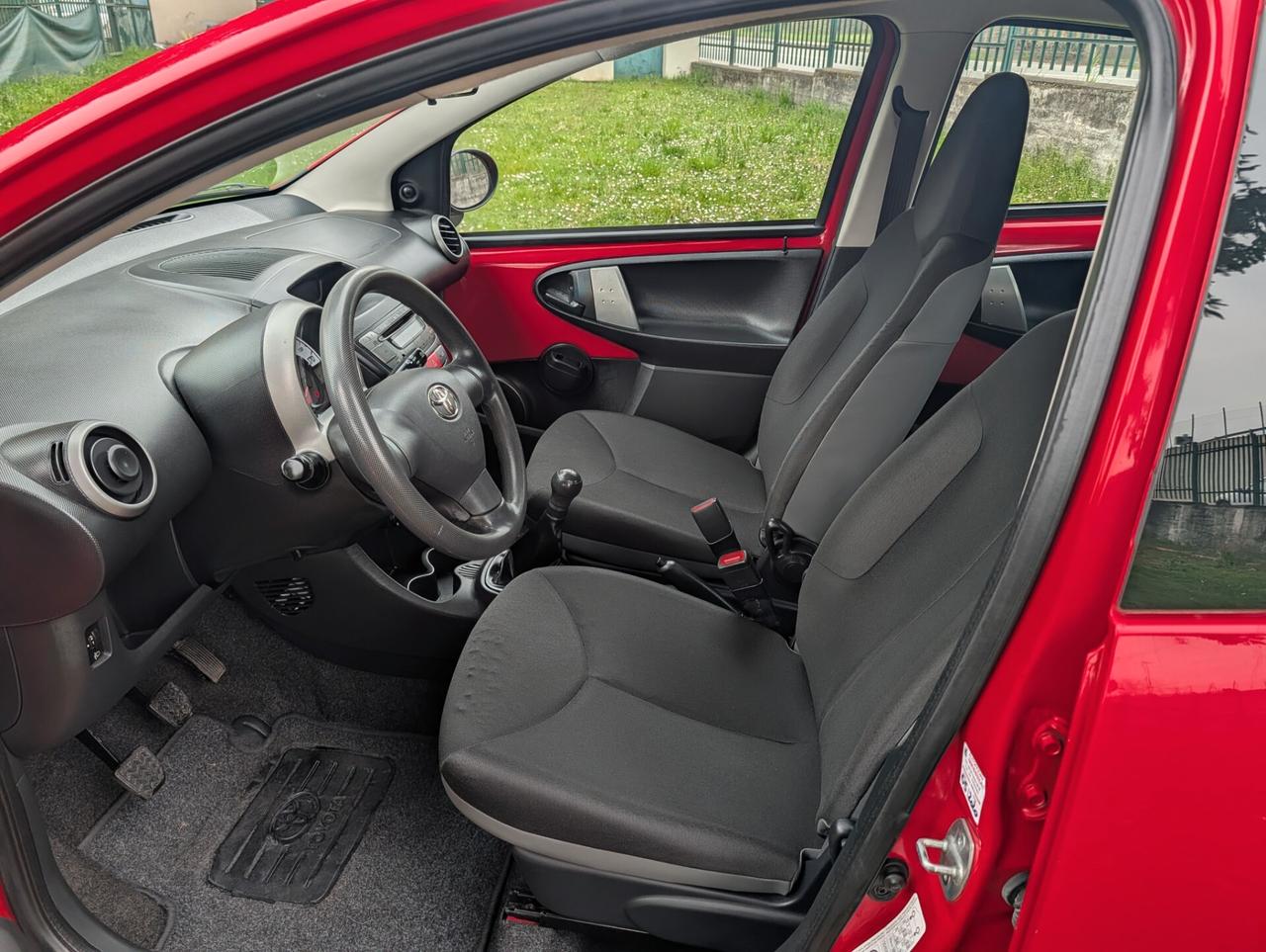 Toyota Aygo 1.0 12V VVT-i 5 porte Lounge UNICO PROPRIETARIO TAGL. CERT.