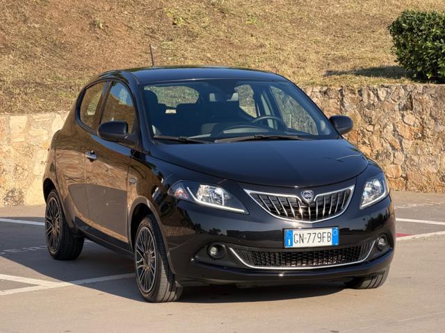 LANCIA Ypsilon HYBRID GOLD+NAVI+SENSORI+5POSTI+LED